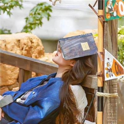 在星光掩映下